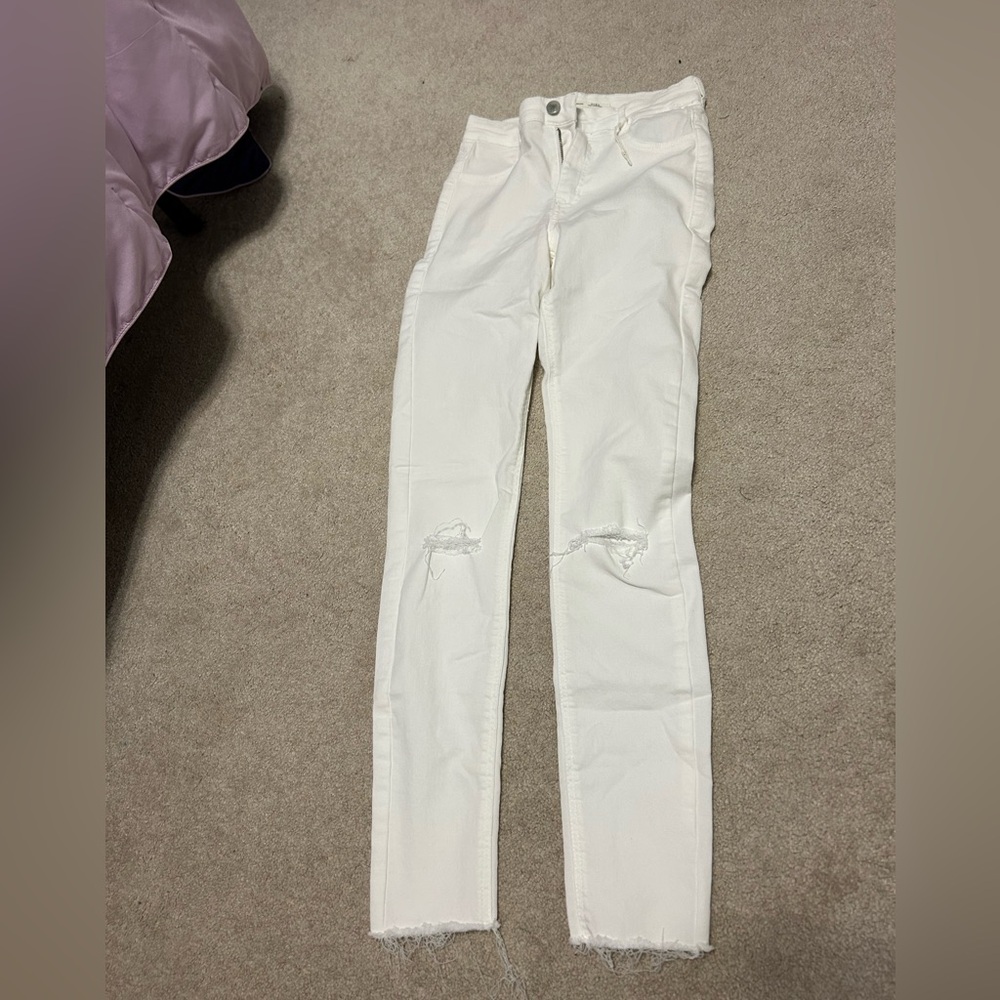 Zara Size 4 White Skinny Jeans With Ripped Knees